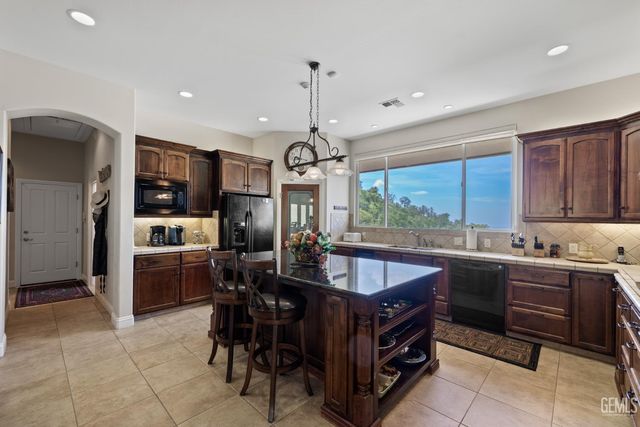 574 Williams Ranch Road, Bakersfield, CA 93308