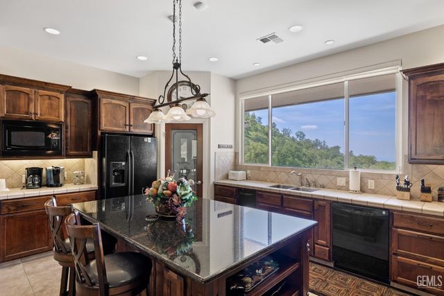 574 Williams Ranch Road, Bakersfield, CA 93308