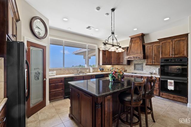 574 Williams Ranch Road, Bakersfield, CA 93308