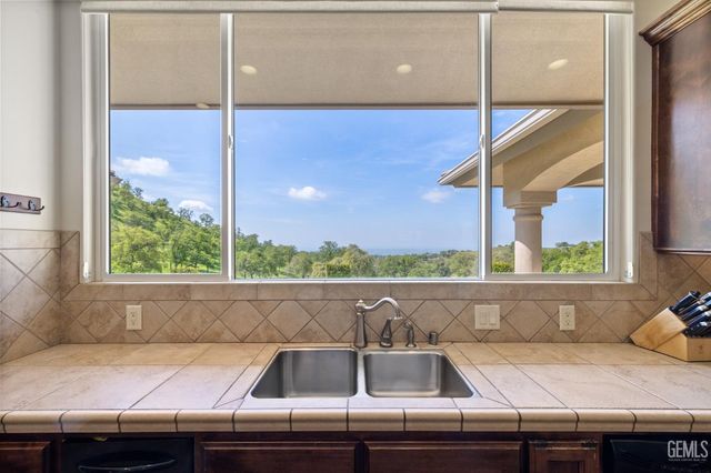 574 Williams Ranch Road, Bakersfield, CA 93308