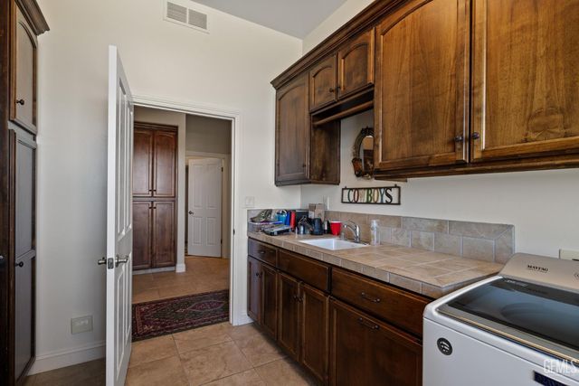 574 Williams Ranch Road, Bakersfield, CA 93308