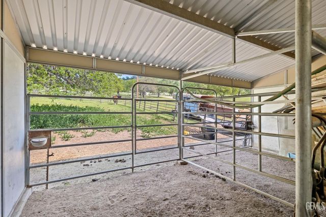 574 Williams Ranch Road, Bakersfield, CA 93308