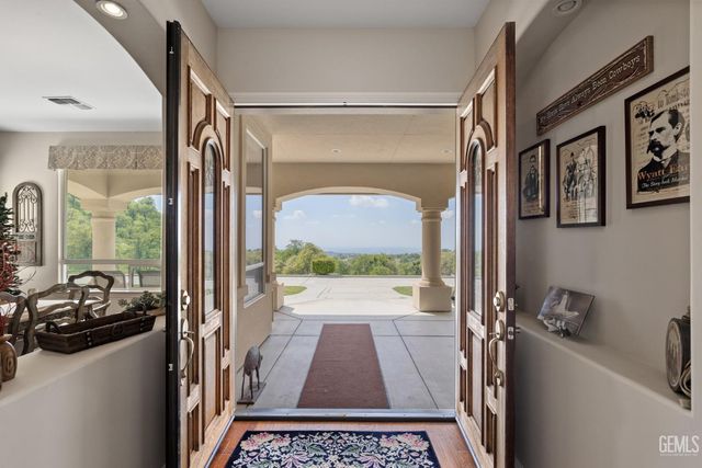 574 Williams Ranch Road, Bakersfield, CA 93308