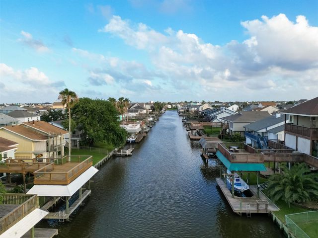 4 N Sandpiper Street, La Marque, TX 77568