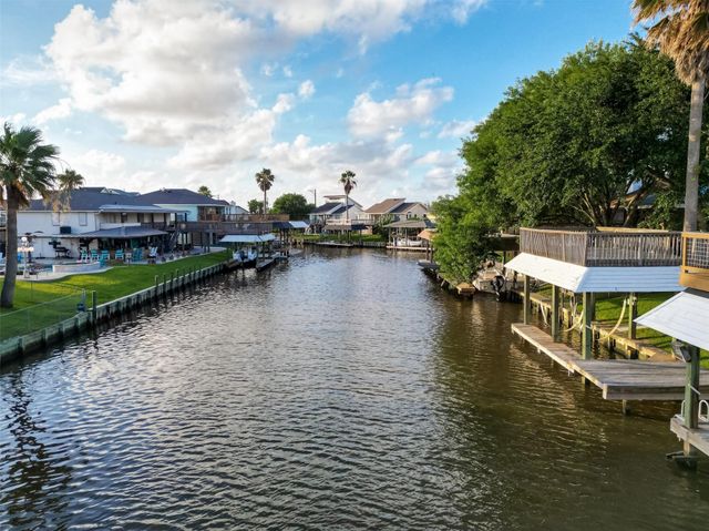 4 N Sandpiper Street, La Marque, TX 77568