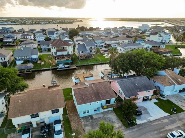 4 N Sandpiper Street, La Marque, TX 77568