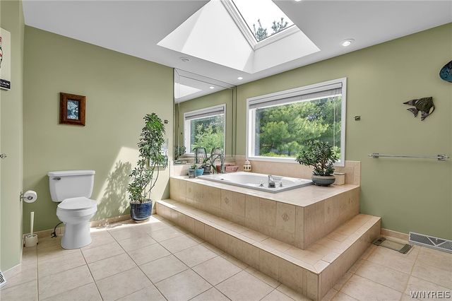 19 Braunview Way, Orchard Park, NY 14127
