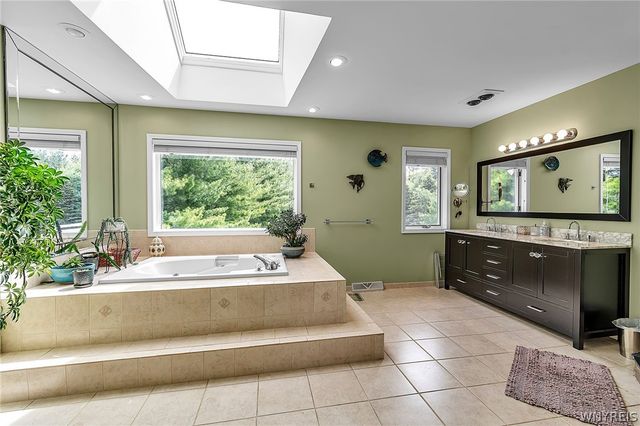 19 Braunview Way, Orchard Park, NY 14127