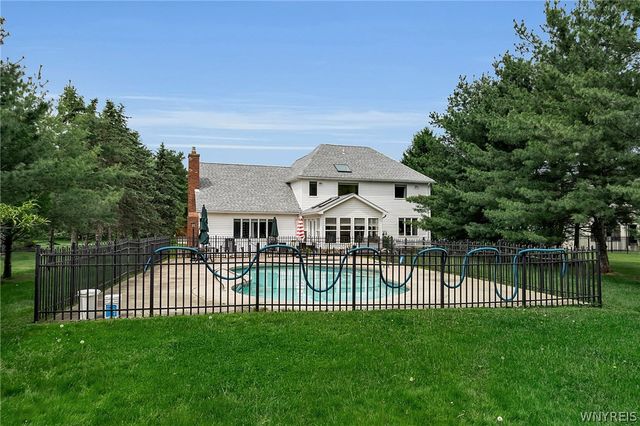 19 Braunview Way, Orchard Park, NY 14127