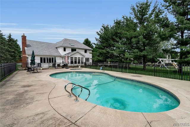 19 Braunview Way, Orchard Park, NY 14127