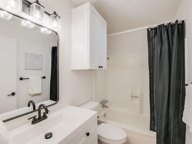 10055 Woodland Village DR, Austin, TX 78750