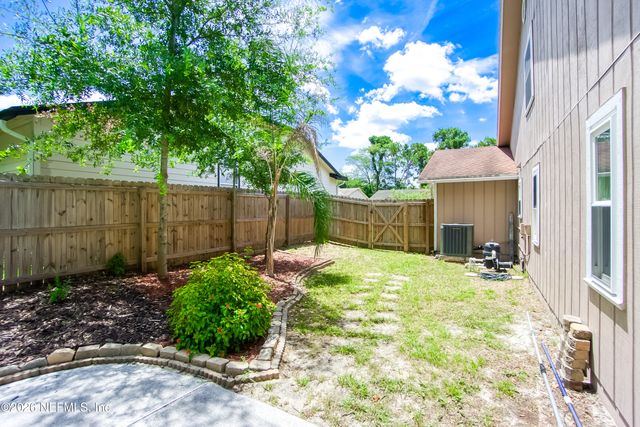 8065 LE HAVRE Drive N, Jacksonville, FL 32277