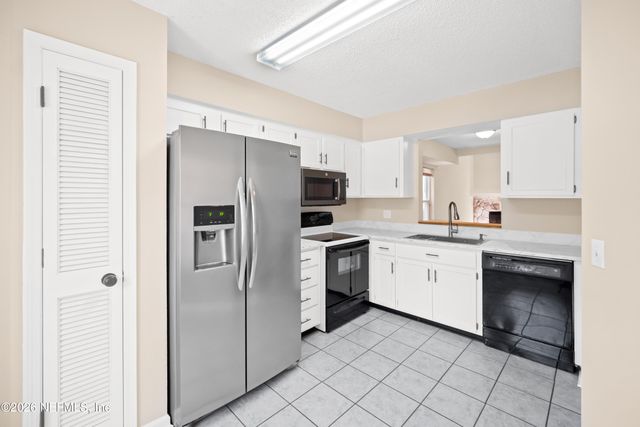 8065 LE HAVRE Drive N, Jacksonville, FL 32277