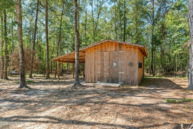 274 Game Reserve Road, Columbia, MS 39429