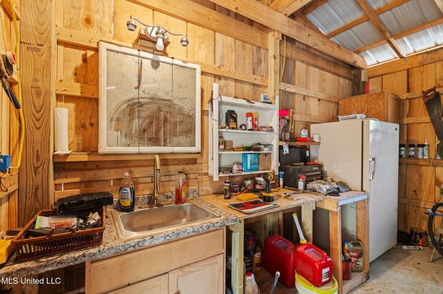 274 Game Reserve Road, Columbia, MS 39429