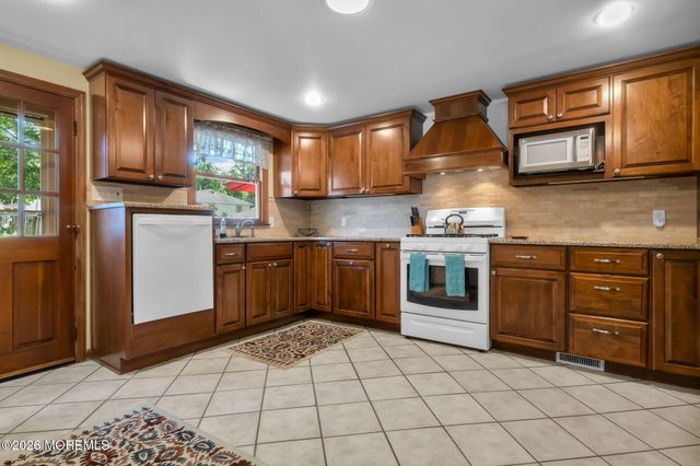 94 Highland Avenue, Leonardo, NJ 07737