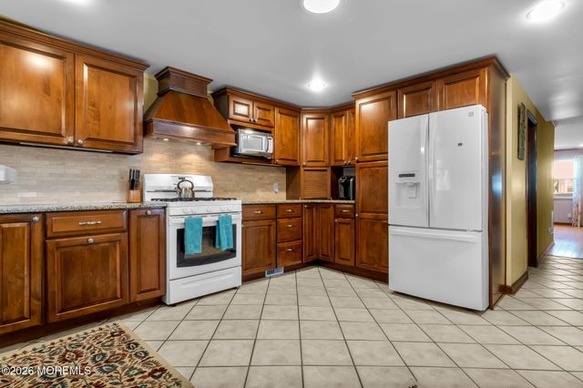 94 Highland Avenue, Leonardo, NJ 07737