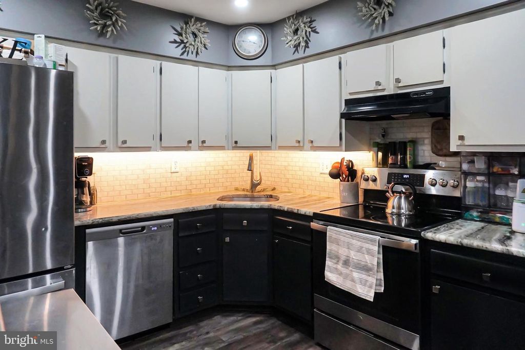 76-B W BLUEBELL LN, Mount Laurel, NJ 08054