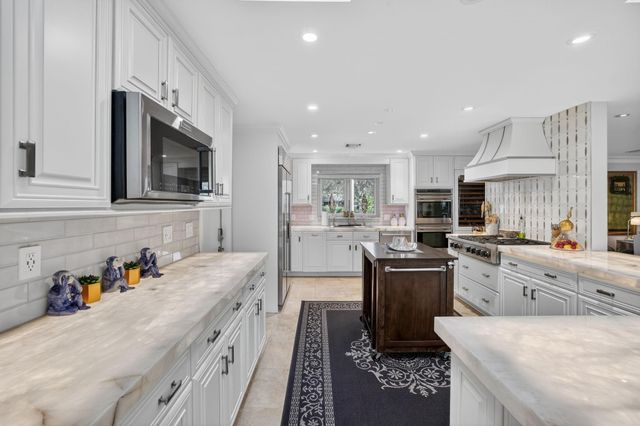 2644 NE 37th Drive, Fort Lauderdale, FL 33308