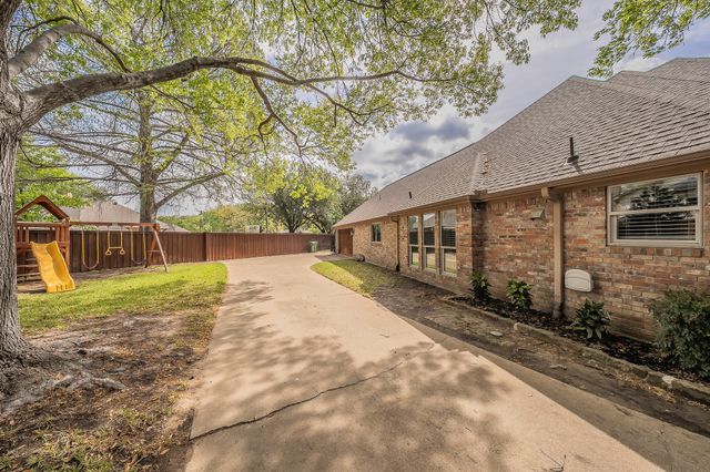 1413 Wedglea Court, Bedford, TX 76021
