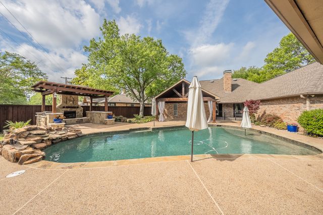 1413 Wedglea Court, Bedford, TX 76021