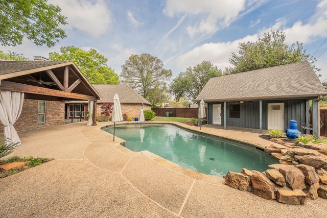 1413 Wedglea Court, Bedford, TX 76021