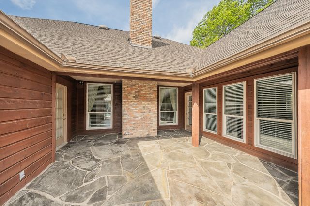 1413 Wedglea Court, Bedford, TX 76021