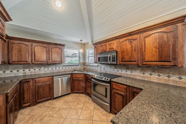 1413 Wedglea Court, Bedford, TX 76021