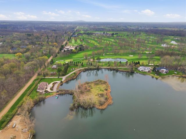 52451 Caddy Lane, South Lyon, MI 48178