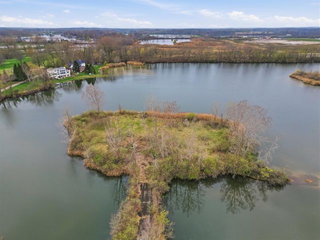 52451 Caddy Lane, South Lyon, MI 48178