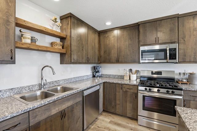 1619 S Columbus Avenue, Medford, OR 97501