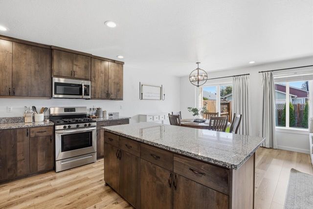 1619 S Columbus Avenue, Medford, OR 97501