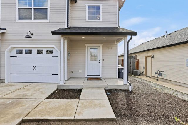 1619 S Columbus Avenue, Medford, OR 97501