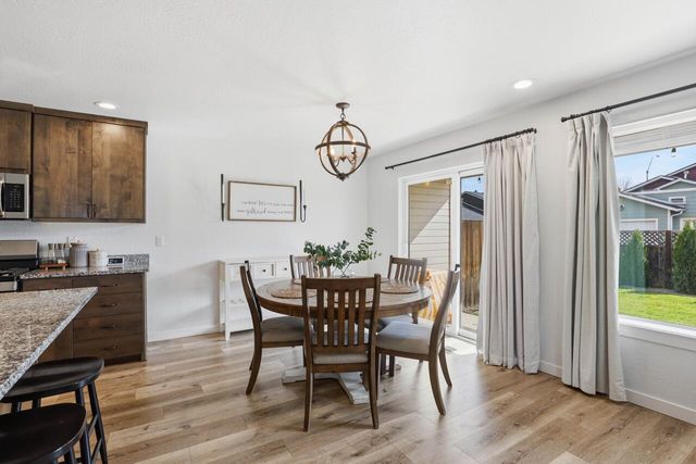 1619 S Columbus Avenue, Medford, OR 97501