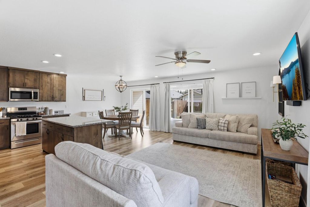 1619 S Columbus Avenue, Medford, OR 97501