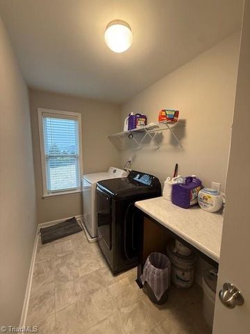 648 Meadowlark Drive, Winston-salem, NC 27106