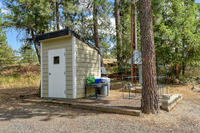 52551 E Whispering Pines Loop, Reardan, WA 99029
