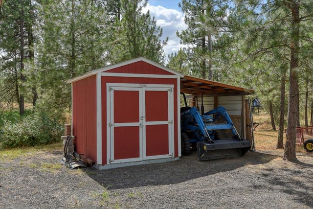 52551 E Whispering Pines Loop, Reardan, WA 99029