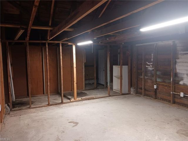 305 Old Point AVE, Hampton, VA 23669
