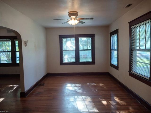305 Old Point AVE, Hampton, VA 23669