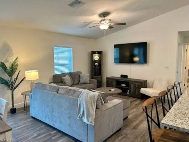 3462 NE 10th PL, Cape Coral, FL 33909