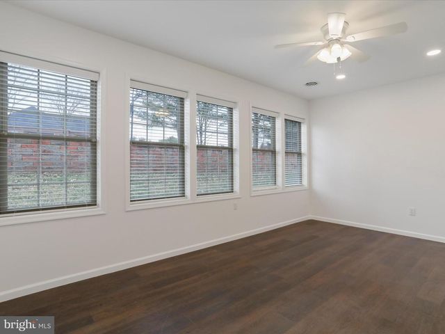 9812 PEMBROKE DR, Hagerstown, MD 21740