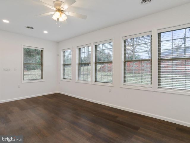 9812 PEMBROKE DR, Hagerstown, MD 21740