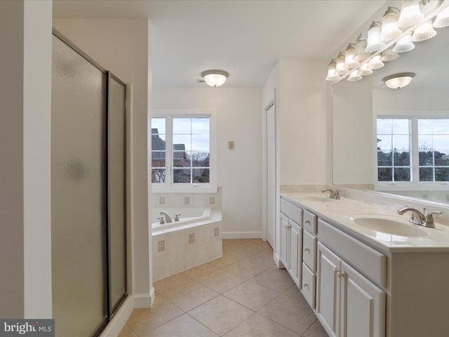 9812 PEMBROKE DR, Hagerstown, MD 21740