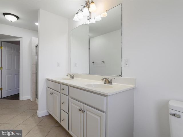 9812 PEMBROKE DR, Hagerstown, MD 21740