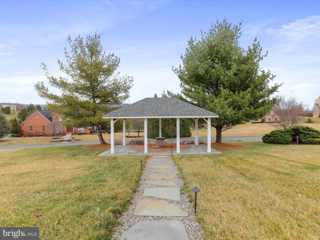 9812 PEMBROKE DR, Hagerstown, MD 21740