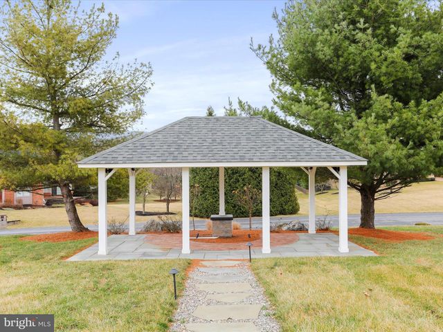 9812 PEMBROKE DR, Hagerstown, MD 21740