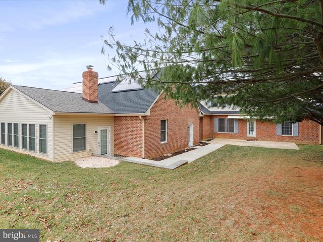 9812 PEMBROKE DR, Hagerstown, MD 21740