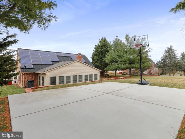 9812 PEMBROKE DR, Hagerstown, MD 21740