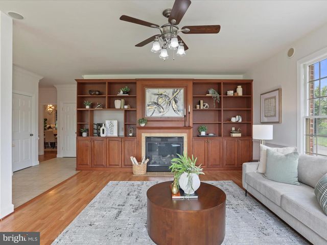 9812 PEMBROKE DR, Hagerstown, MD 21740